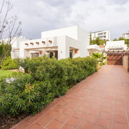 Holiday home Classy In With Garden *