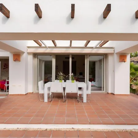 Holiday home Classy In With Garden *